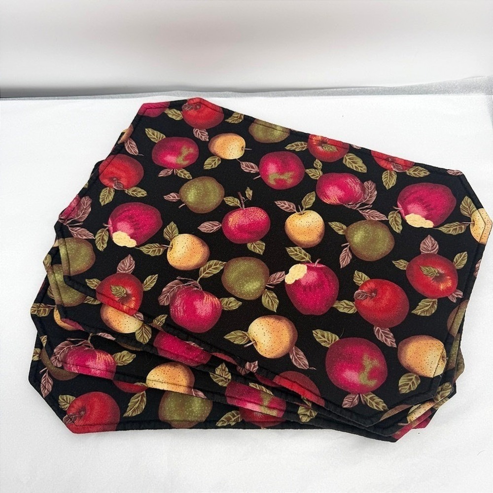 Placemats Set of‎ 4 Apple Print Reversible Quilted Kitchen Dining Cottage Core